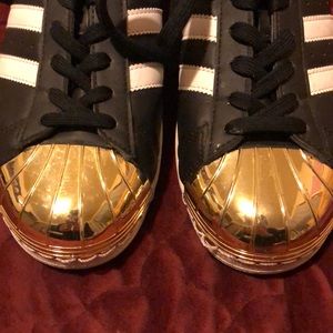 adidas Shoes - Adidas Superstar gold Toe *Like new* adidas Shoes - Adidas Superstar gold Toe *Like new*